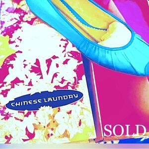 ~CHINESE LAUNDRY~ HARP SATIN FLATS